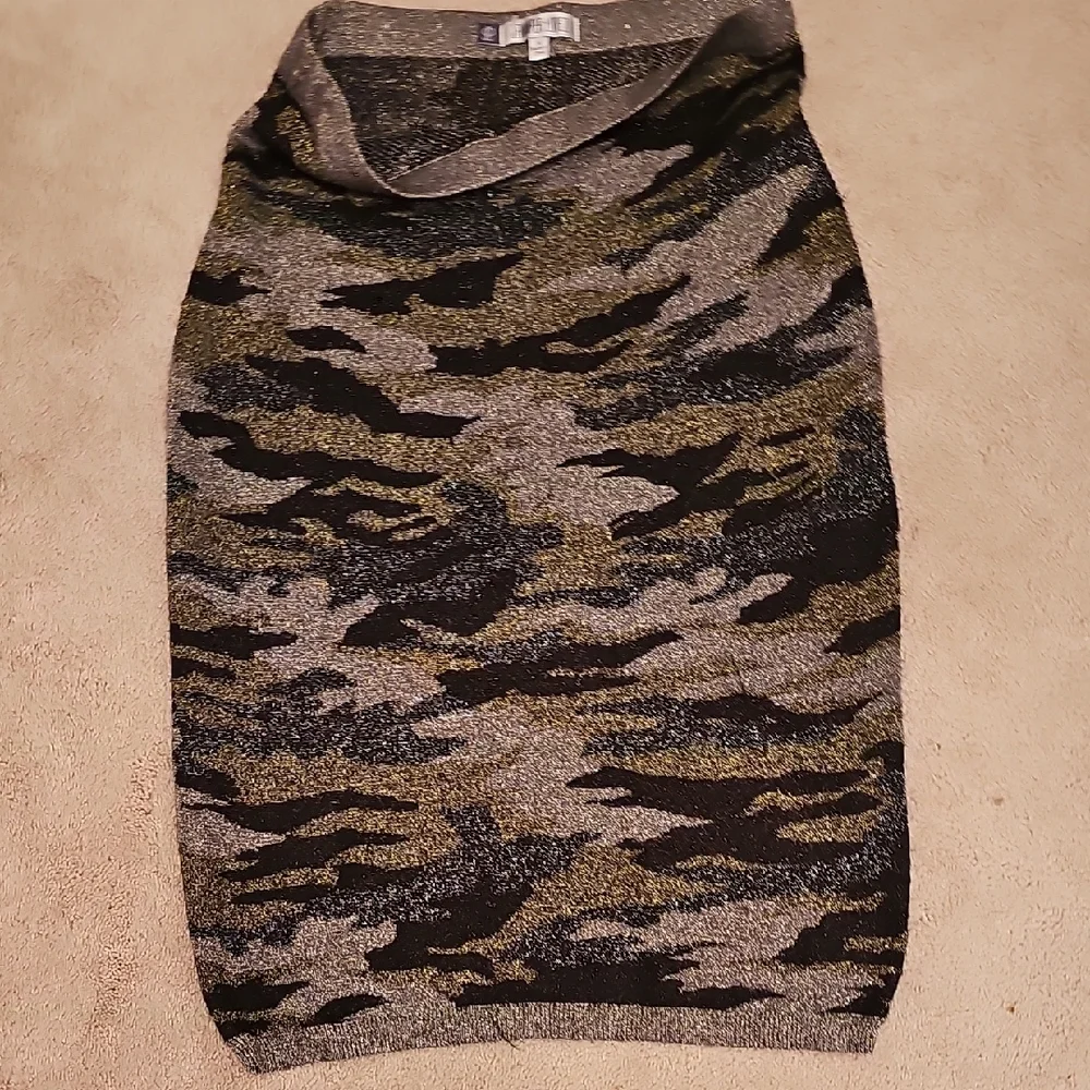 Jennifer Lopez Black and Gray Camouflage Pencil Skirt